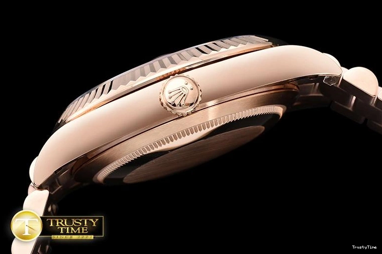 0213 RDD0218A – DayDate 40mm Casual 690